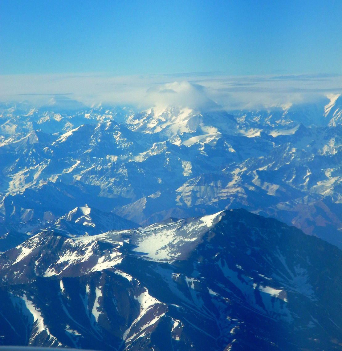 Le mont Aconcagua (6 962 m) que notre avion cotoie sans présomption...