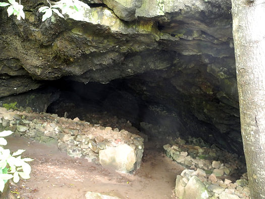 Une grotte fortifiée où survivaient les aborigènes