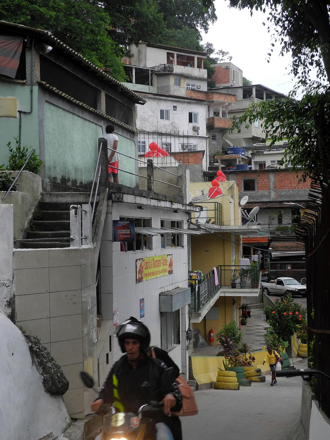 Vue de la favela Babilonia, quartier de Copacabana à Rio.