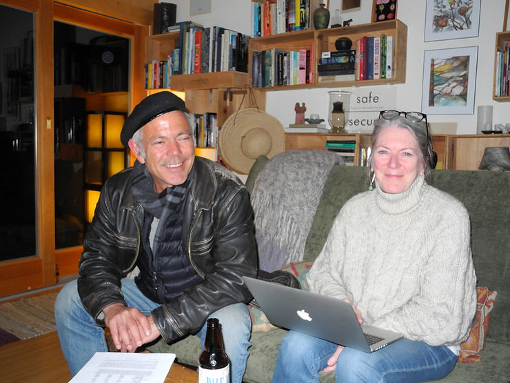 Greg et sa femme Sandra me reçoivent dans leur maison, accrochée à la colline...