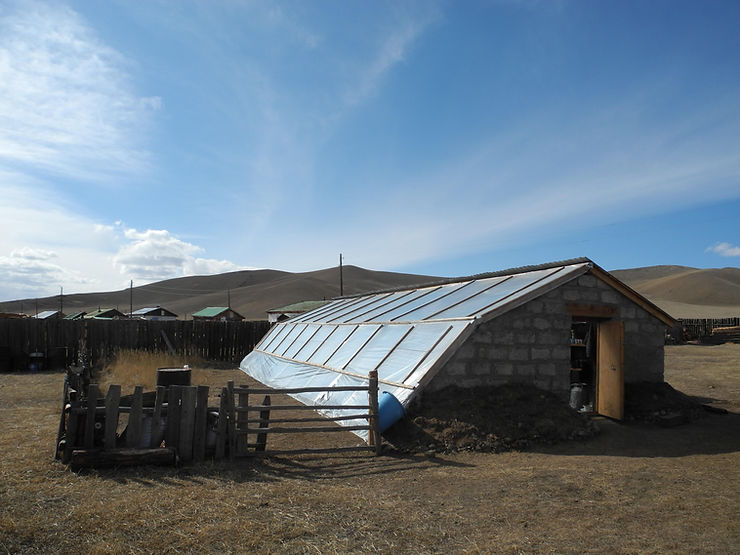 Une serre solaire facile du GERES