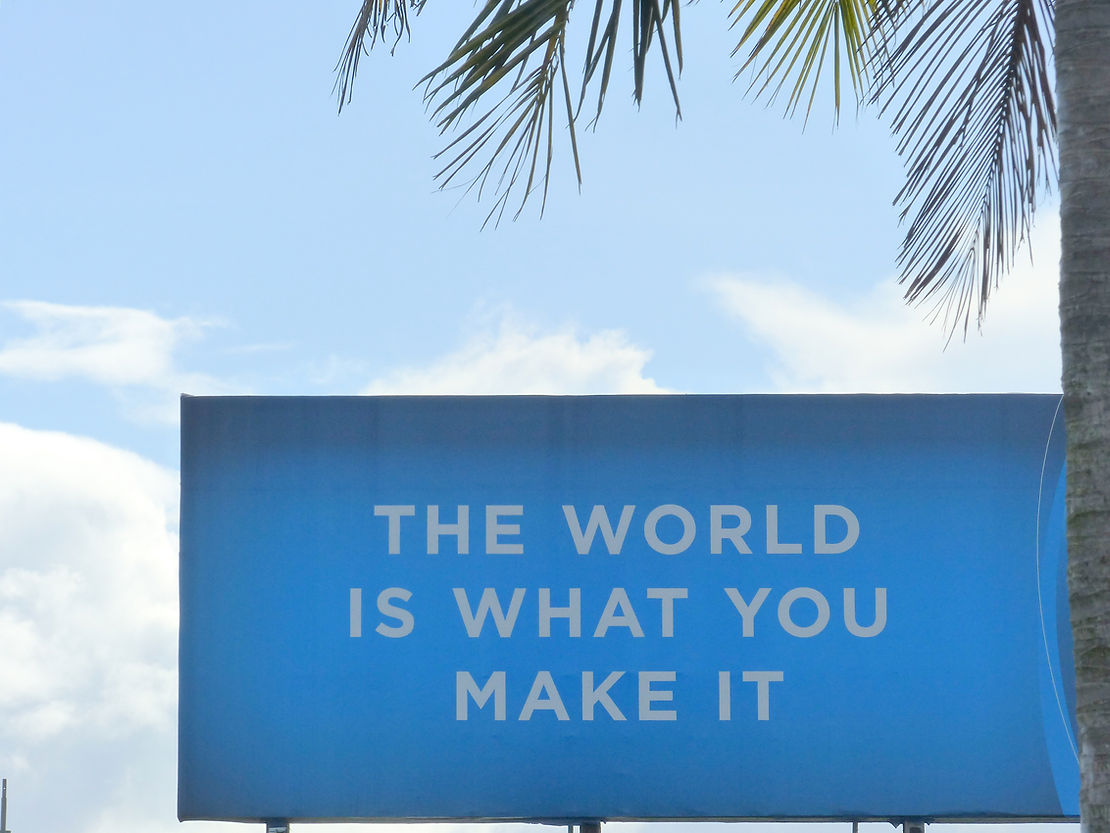 Une affiche publicitaire bien ciblée à Suva, Fidji.