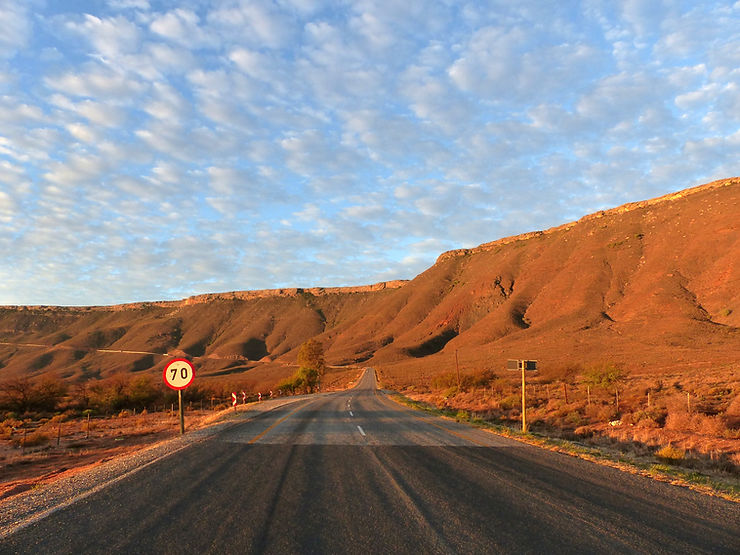 La route taillée dans le flanc des Cederberg Mountains nous fait quitter les basses terres littorales.